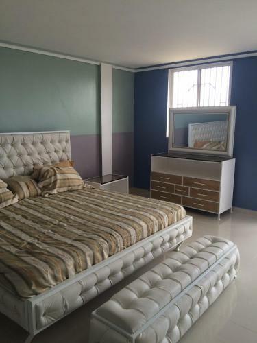 Hostal La Casa Guest House And Bar