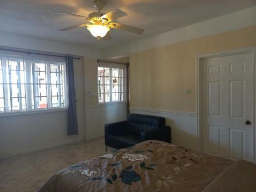 Rodney Heights 2 B/r Ensuite Apartment
