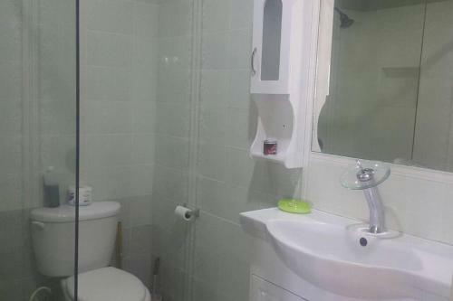 Rodney Heights 2 B/r Ensuite Apartment