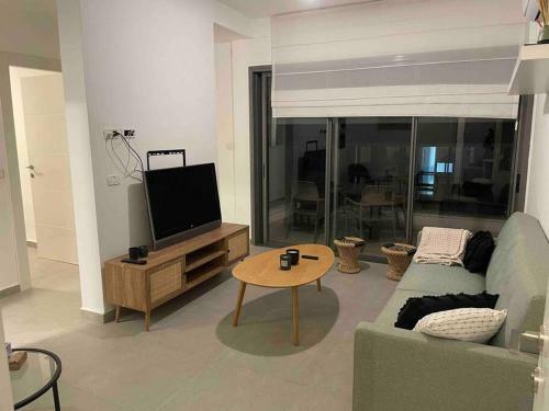 New Stunning Apartment With Private Balcony