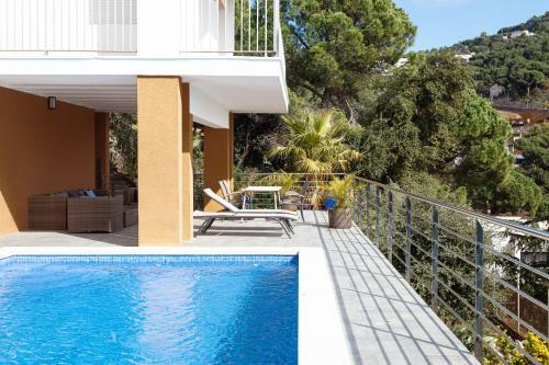 Villa Holiday House In A Garden With View
