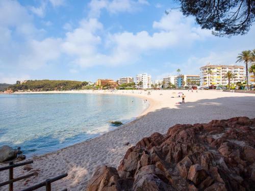 Nice Apartment In Catalu�a On The Mediterranean