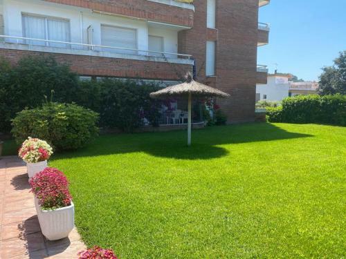 Apartamento Piso En Coraz�n de Fenals. Playas, Piscina, Terraza.