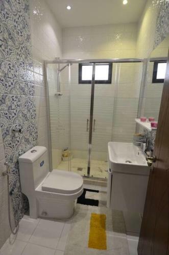 Comfy 2 Bedroom Apartment Great Location