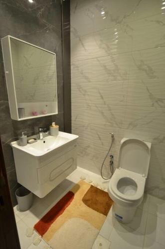 Comfy 2 Bedroom Apartment Great Location