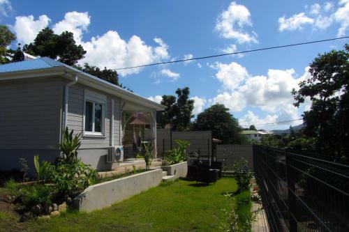 Or Bleu-bungalow Volcan Soufriere-vue Sur Mer