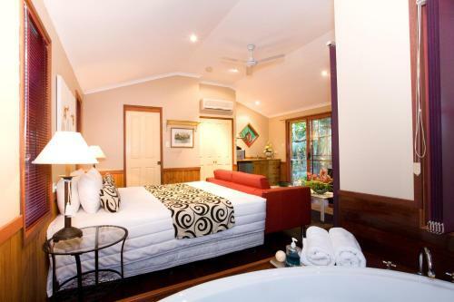 Hotel Amore On Buderim Rainforest Cabins