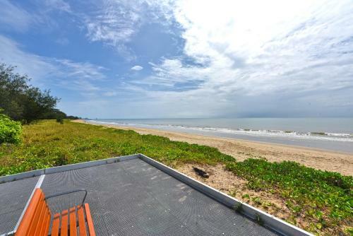 Cairns Golden Sands Beachfront Apartments