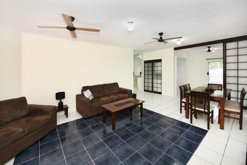 Cairns Golden Sands Beachfront Apartments