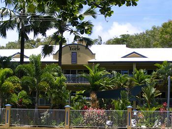 Aparthotel The York Beachfront Holiday Apartments