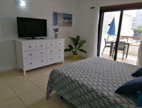Large Studio Apartment With Lovely Terrace And Wifi
