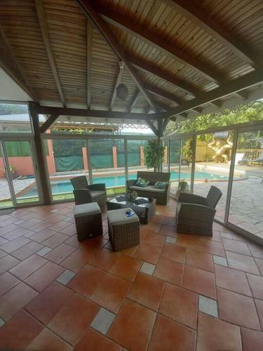 Villa Avec Piscine Sur Les Hauteurs De Ste Luce