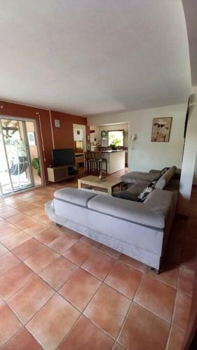 Villa Avec Piscine Sur Les Hauteurs De Ste Luce