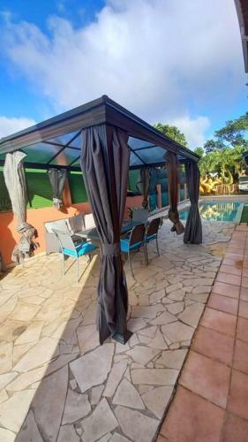 Villa Avec Piscine Sur Les Hauteurs De Ste Luce