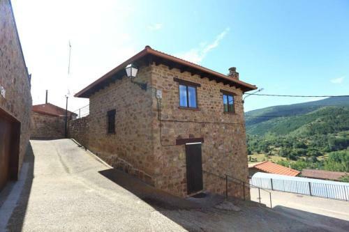 Casa Tur�stica ''los Chaleco'' En Lumbreras Con Terraza Privada.
