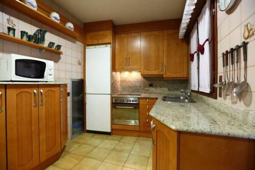 Casa Tur�stica ''los Chaleco'' En Lumbreras Con Terraza Privada.