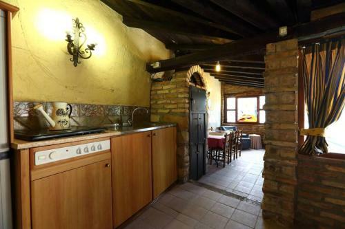 Casa Tur�stica ''los Chaleco'' En Lumbreras Con Terraza Privada.