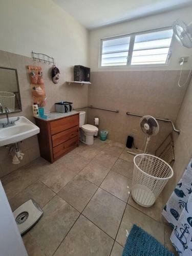 Kasa Chu! Comfortable 3 Bedrooms/ 2 Bathrooms House!
