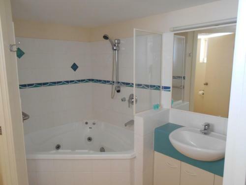 Aparthotel Riviere On Golden Beach