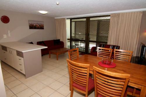 Aparthotel Merrima Court Holidays