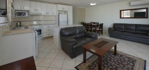 Aparthotel Merrima Court Holidays