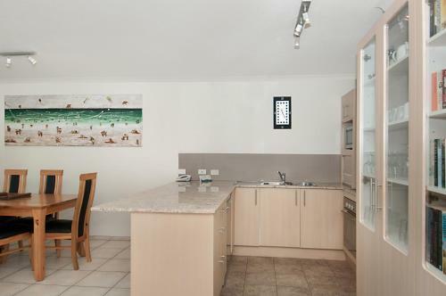 Hotel The Norfolks On Moffat Beach