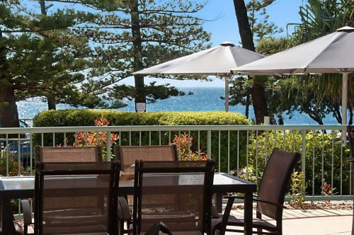 Hotel The Norfolks On Moffat Beach
