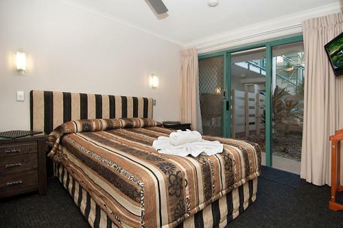 Hotel The Norfolks On Moffat Beach