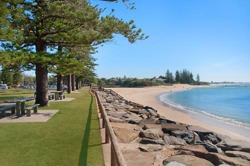 Hotel The Norfolks On Moffat Beach