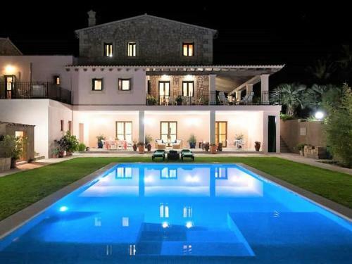 Luxury Villa In Manacor With Private Swimming Pool