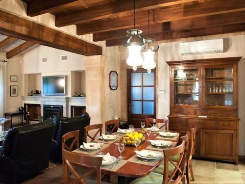 Luxury Villa In Manacor With Private Swimming Pool