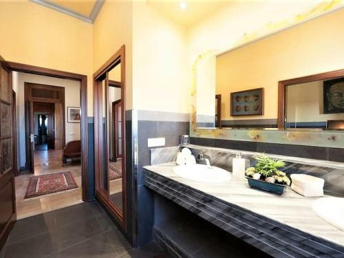 Luxury Villa In Manacor With Private Swimming Pool