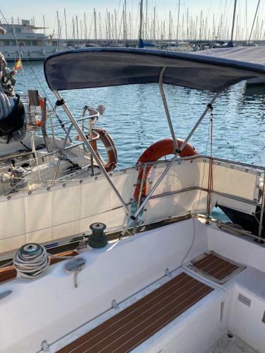 Welcome Aboard Yacht Cruiser!