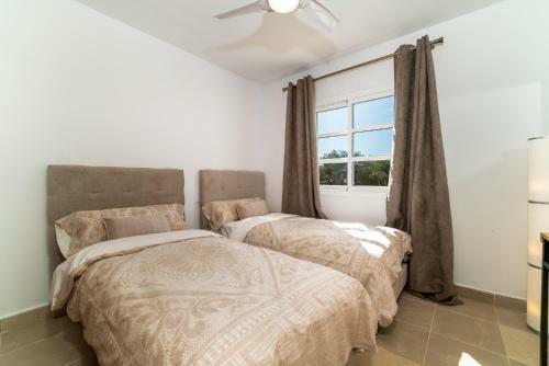 Luxury 3 Bed Towhouse Near Sotogrande With Views
