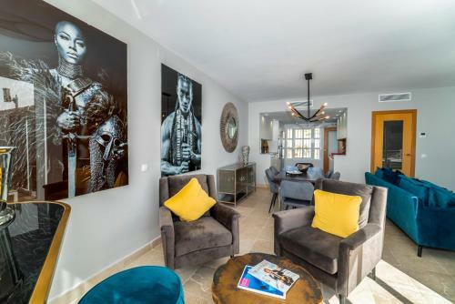 Luxury 3 Bed Towhouse Near Sotogrande With Views