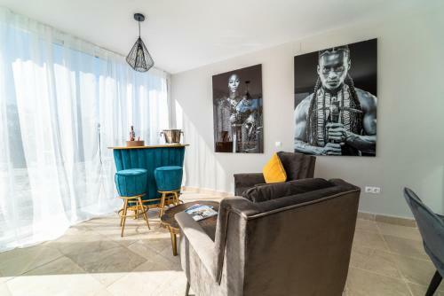 Luxury 3 Bed Towhouse Near Sotogrande With Views