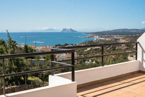 Luxury 3 Bed Towhouse Near Sotogrande With Views