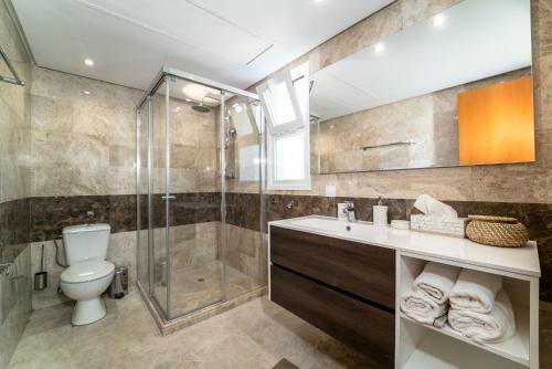 Luxury 3 Bed Towhouse Near Sotogrande With Views