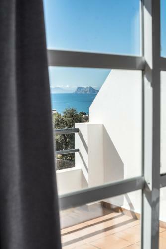 Luxury 3 Bed Towhouse Near Sotogrande With Views