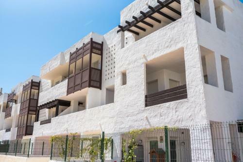 Apartamento Duquesa Dreams - 2 Bed/2 Bath Apt With Panoramic Golf Course And Mountain View
