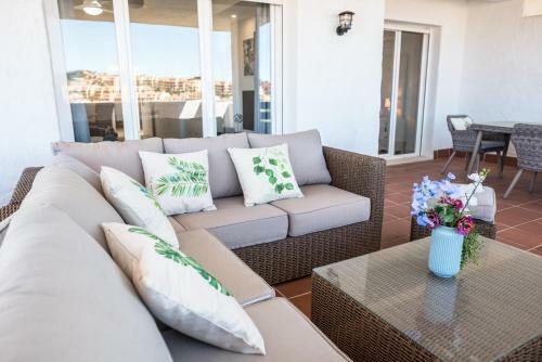 Apartamento Duquesa Dreams - 2 Bed/2 Bath Apt With Panoramic Golf Course And Mountain View