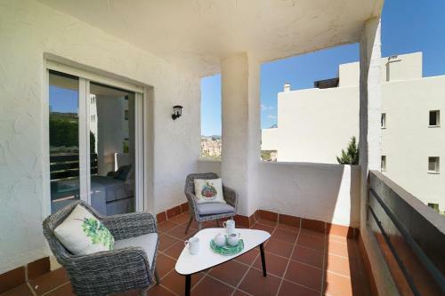 Apartamento Duquesa Dreams - 2 Bed/2 Bath Apt With Panoramic Golf Course And Mountain View
