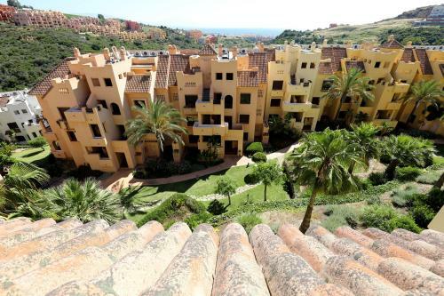 Duquesa Village Apartment - 2 Bed/2 Bath Apartment With Panoramic Sea Views