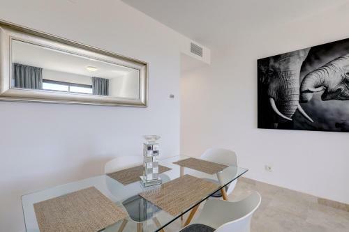 Duquesa Village Apartment - 2 Bed/2 Bath Apartment With Panoramic Sea Views