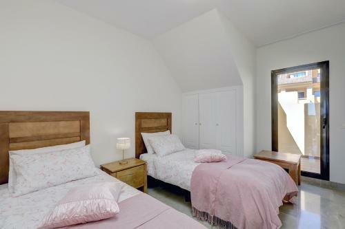 Duquesa Village Apartment - 2 Bed/2 Bath Apartment With Panoramic Sea Views