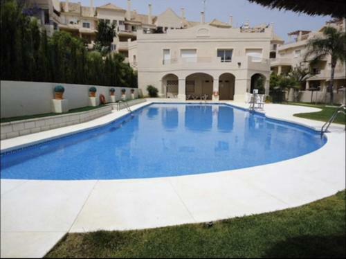 3-bed 3 Bath Sea & Mountain View Apartment