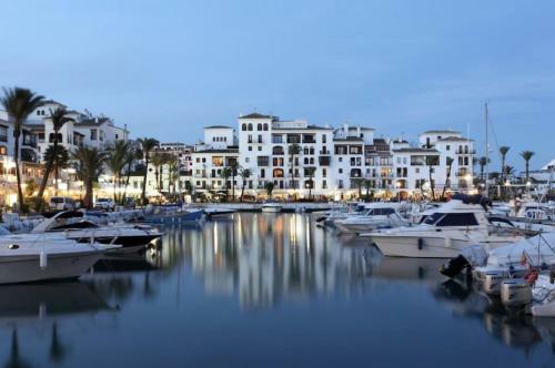 3-bed 3 Bath Sea & Mountain View Apartment