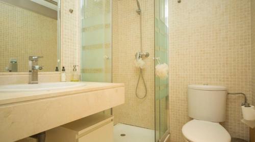 3-bed 3 Bath Sea & Mountain View Apartment