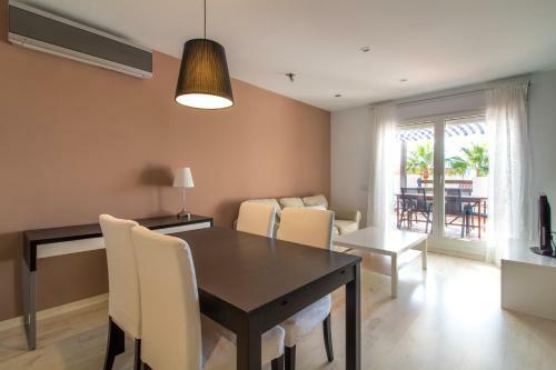 Apartamento Con Piscinas Y Muy Cerca De La Playa