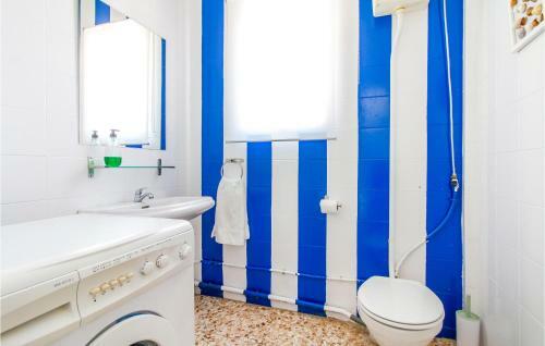 Stunning Home In Mazarr�n With 4 Bedrooms